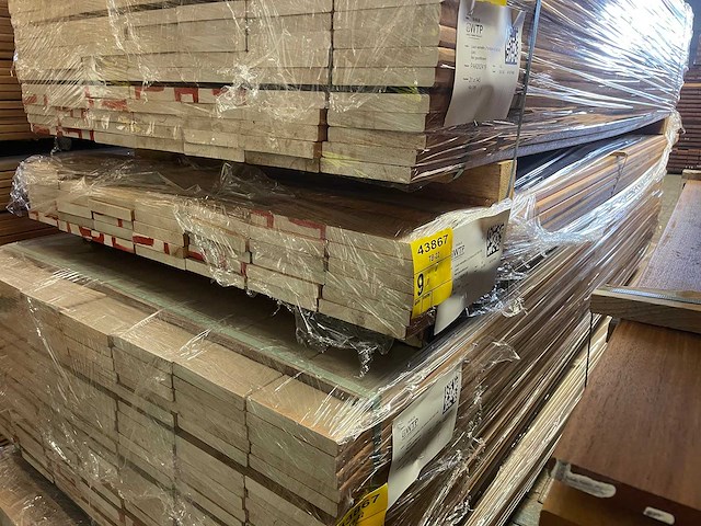 Louro vermehlo planken geschaafd 2450-2750x145x21mm (38x) - afbeelding 3 van  3