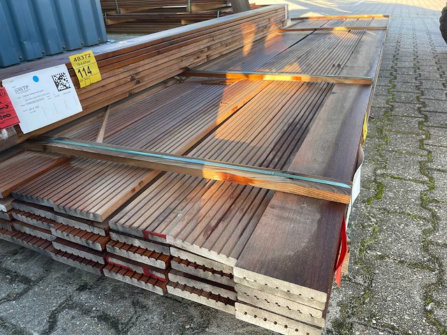 Louro vermelho hardhouten vlonderplanken met groef 4250x145x21mm (37x) - afbeelding 1 van  3
