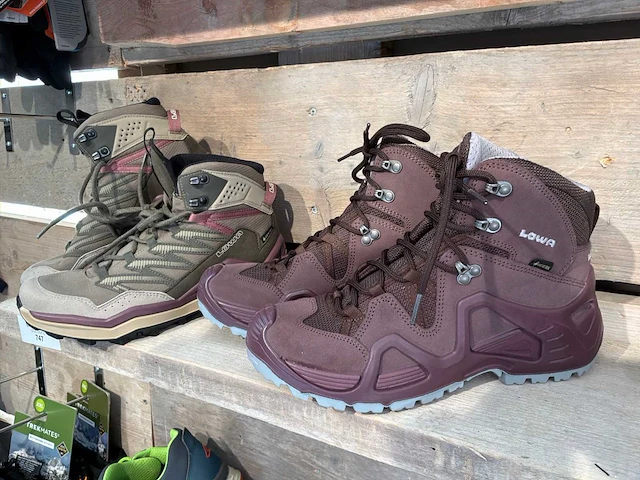 Lowa wandelschoen 37.5 (2x) - afbeelding 1 van  4