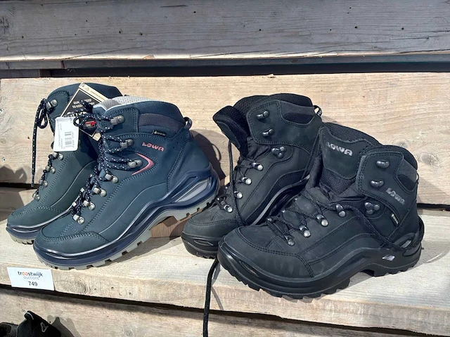 Lowa wandelschoen 39 (2x) - afbeelding 1 van  4