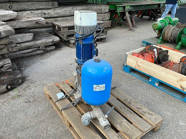 Lowara hydrovar hv 3.4 f/120d1 hydrofoorpompinstallatie - afbeelding 2 van  9