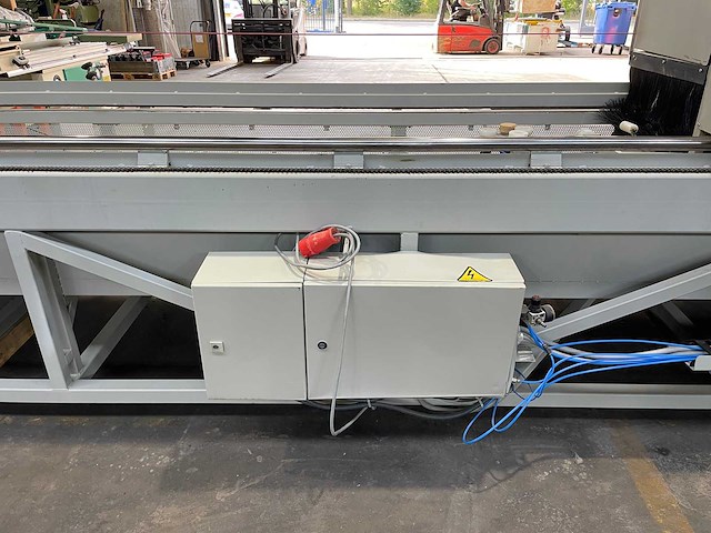 Löwer - 1998 - fa 4 s - diverse schuur- en polijstmachines - afbeelding 2 van  19