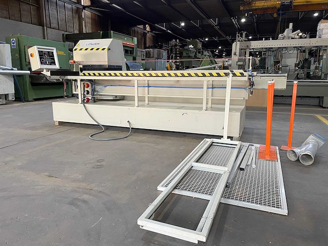 Löwer - 1998 - fa 4 s - diverse schuur- en polijstmachines - afbeelding 1 van  19