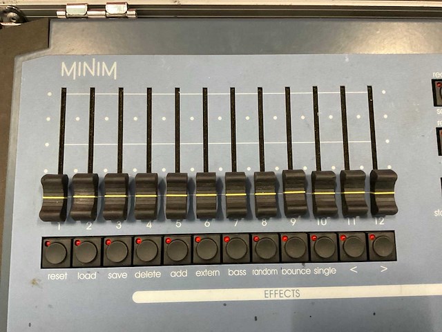 Lsc minim 12/24 fx dmx controller lichtmengtafel - afbeelding 3 van  5