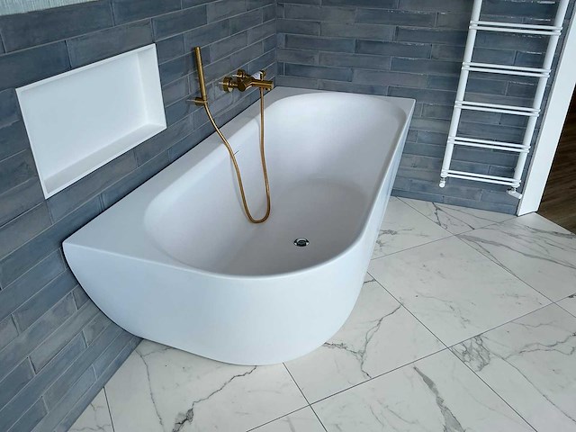 Luca sanitair - hoekbad 180 x 80 cm - afbeelding 1 van  7