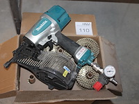 Lucht magazijntacker makita an613 met doos nagels. 2024. - afbeelding 1 van  3
