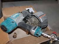 Lucht magazijntacker makita an613 met doos nagels. 2024. - afbeelding 3 van  3