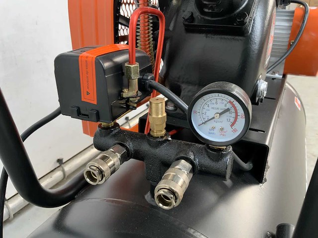 Luchtcompressor - 100 liter - daewoo - afbeelding 13 van  14