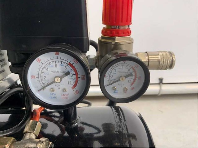 Luchtcompressor 24l model 3597 - afbeelding 4 van  9