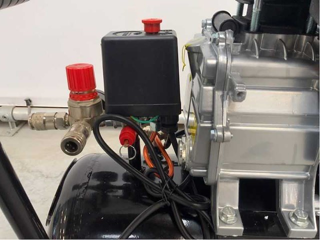 Luchtcompressor 24l model 3597 - afbeelding 10 van  16