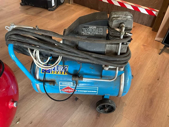 Luchtcompressor (2x) - afbeelding 12 van  12