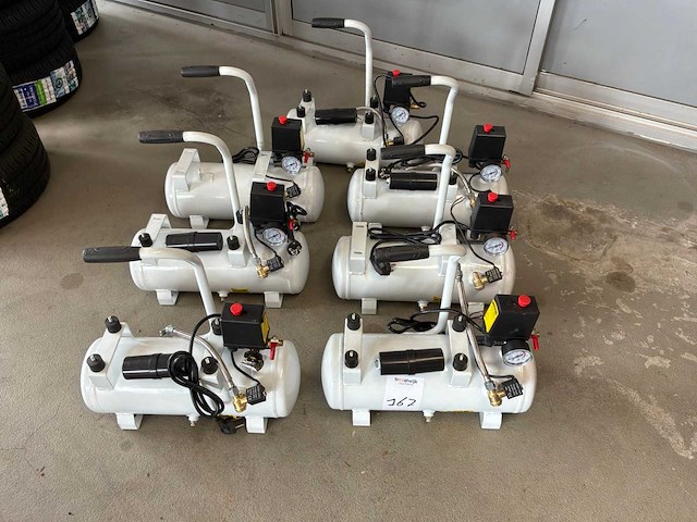 Luchtcompressor 9.0l 230v (7x) - afbeelding 1 van  4