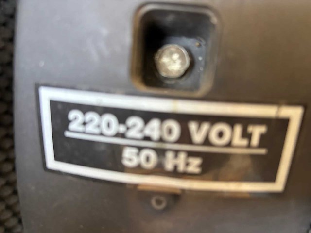 Luchtcompressor in kist - afbeelding 1 van  2