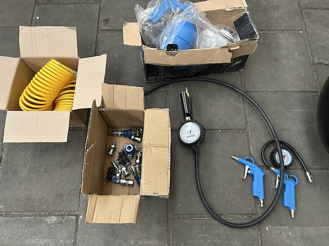 Luchtcompressor met accessoires, sgs - afbeelding 5 van  12