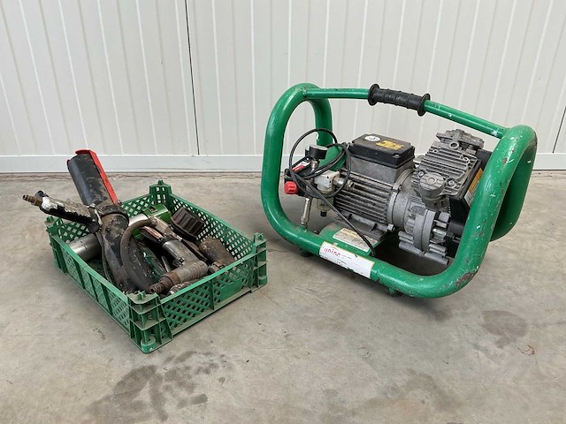 Luchtcompressor met gereedschap - afbeelding 1 van  8