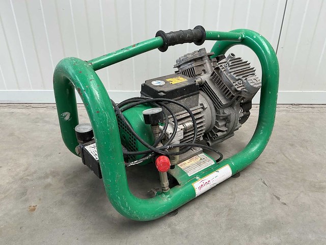 Luchtcompressor met gereedschap - afbeelding 3 van  8