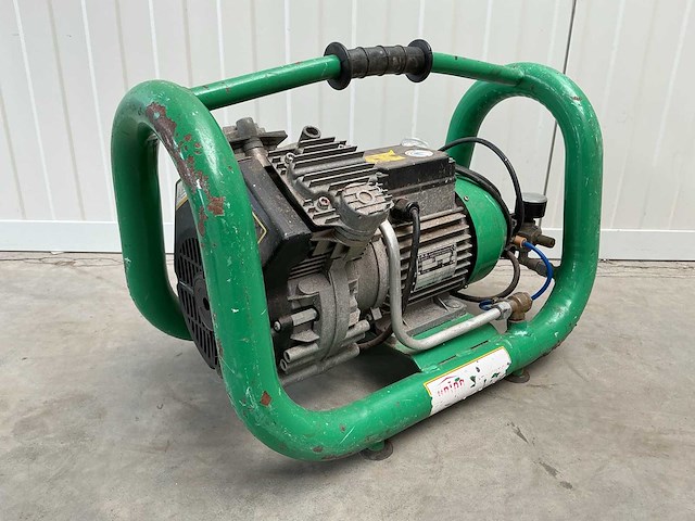 Luchtcompressor met gereedschap - afbeelding 5 van  8