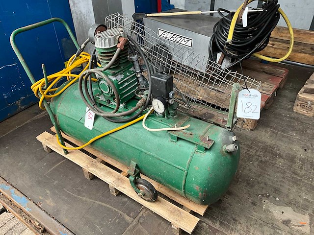 Luchtcompressor - afbeelding 1 van  3