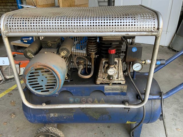 Luchtcompressor - afbeelding 1 van  2