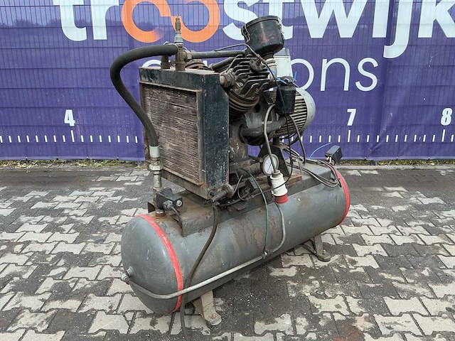 Luchtcompressor - afbeelding 1 van  8