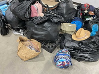 Luchthaven bagage met onbekende inhoud - afbeelding 6 van  8