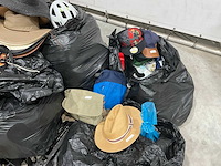 Luchthaven bagage met onbekende inhoud - afbeelding 7 van  8