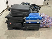 Luchthaven bagage met onbekende inhoud - afbeelding 4 van  6