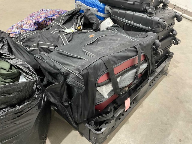 Luchthaven bagage met onbekende inhoud - afbeelding 5 van  6