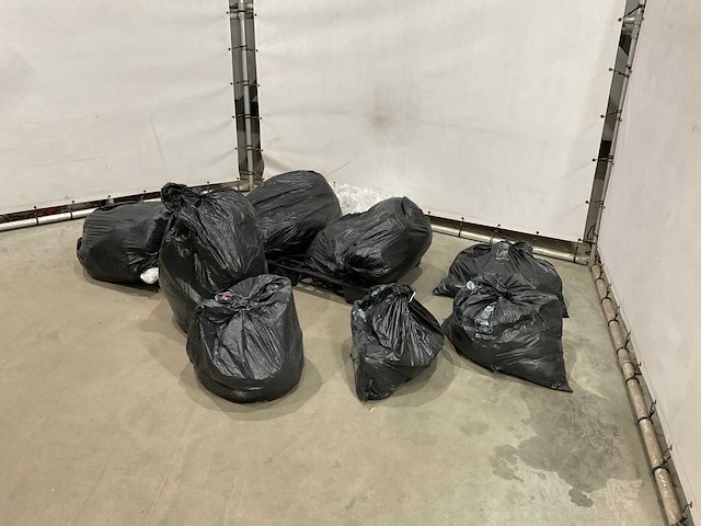 Luchthaven bagage met onbekende inhoud - afbeelding 1 van  5