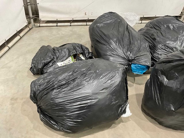 Luchthaven bagage met onbekende inhoud - afbeelding 3 van  5