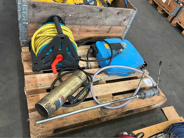 Luchtslanghaspel en divers - afbeelding 1 van  5