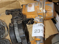 Luchttacker bostitsch met 2 dozen rvs nagels. - afbeelding 3 van  3