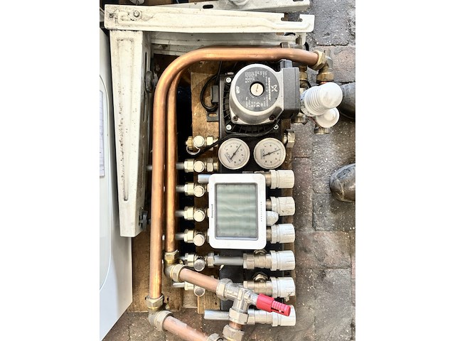 Lucht/water-warmtepompinstallatie, techneco elga, remeha en toshiba, 2014 - afbeelding 3 van  10