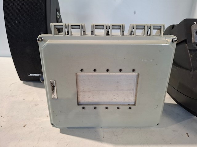 Luidsprekerset met versterker, 2x bose 251, 1x technomad outdoor amplifier - afbeelding 5 van  6