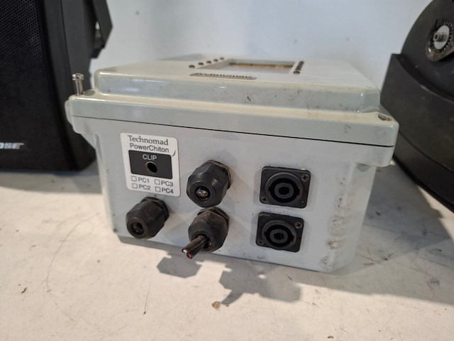 Luidsprekerset met versterker, 2x bose 251, 1x technomad outdoor amplifier - afbeelding 6 van  6