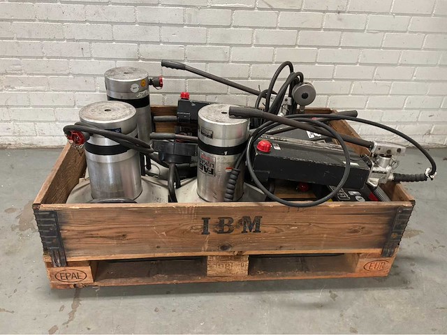 Lukas hydraulik lzm 63/200 hydraulische hefvijzels en handpompen - afbeelding 1 van  6