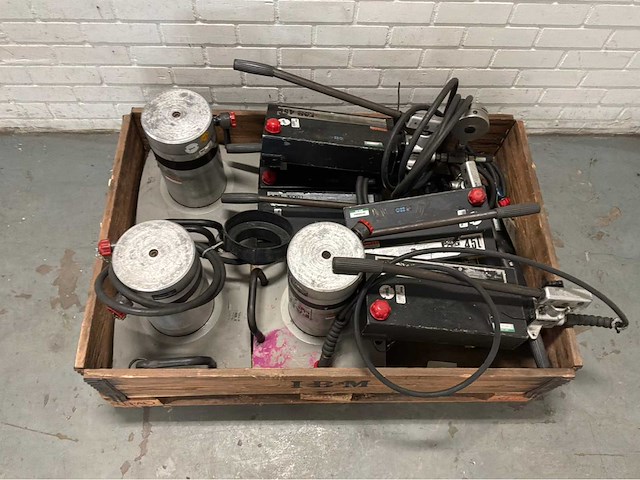 Lukas hydraulik lzm 63/200 hydraulische hefvijzels en handpompen - afbeelding 2 van  6