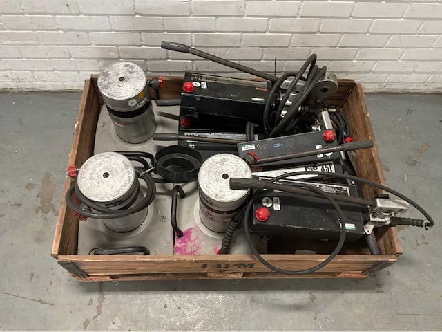 Lukas hydraulik lzm 63/200 hydraulische hefvijzels en handpompen - afbeelding 2 van  6