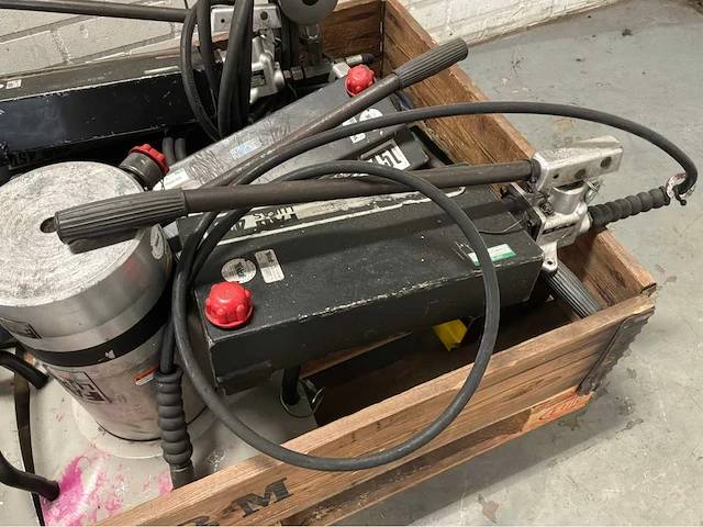 Lukas hydraulik lzm 63/200 hydraulische hefvijzels en handpompen - afbeelding 4 van  6