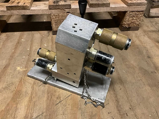 Lukas hydraulische hogedruk verdeelblok - afbeelding 2 van  4