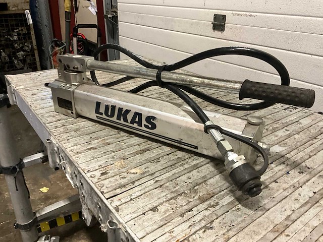 Lukas lh2/0,9-70 hydraulische hogedruk handpomp - afbeelding 1 van  3