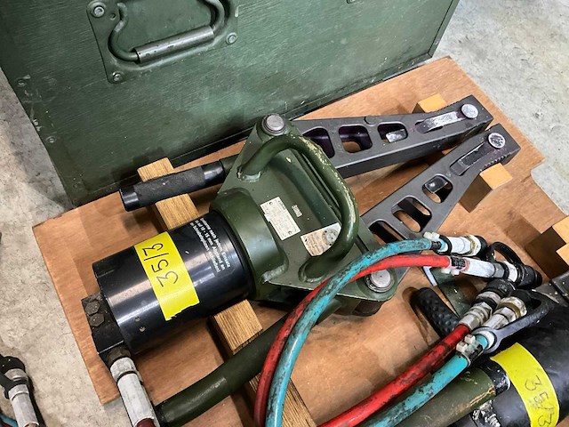 Lukas set hydraulisch redgereedschap - afbeelding 13 van  17