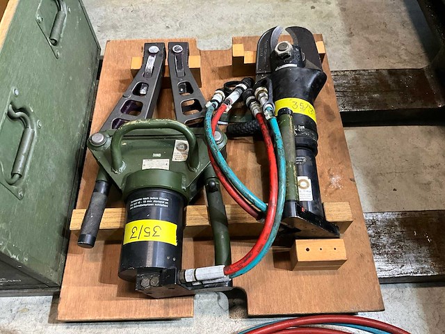 Lukas set hydraulisch redgereedschap - afbeelding 10 van  17