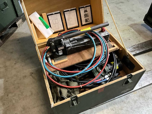 Lukas set hydraulisch redgereedschap - afbeelding 8 van  17