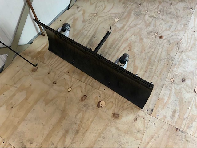 Lumag - 2018 - km1000 - zelfrijdende veegmachine incl sneeuwschuiver - afbeelding 3 van  12