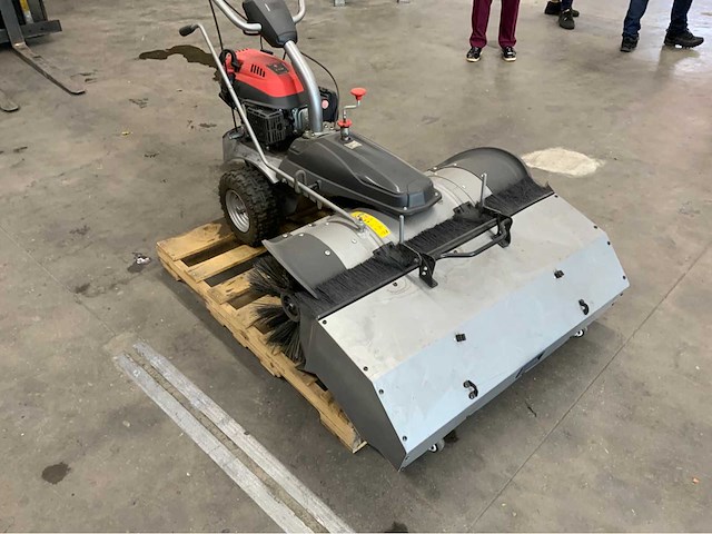 Lumag - 2018 - km1000 - zelfrijdende veegmachine incl sneeuwschuiver - afbeelding 10 van  12