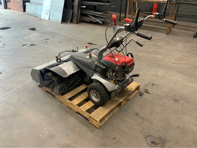 Lumag - 2018 - km1000 - zelfrijdende veegmachine incl sneeuwschuiver - afbeelding 6 van  12