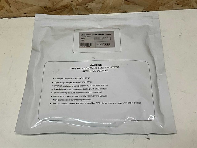 Lumiparts nevia 2.21.1636 led strip rgb 24v 9w/m - afbeelding 2 van  4