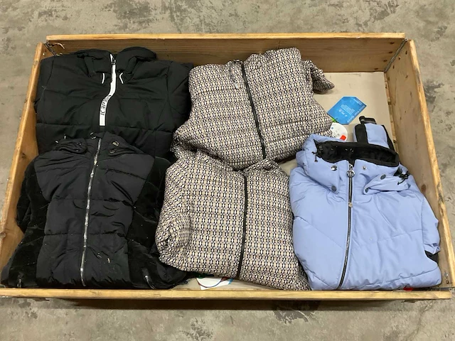 Lutha & icepeak partij winterjassen, 5 stuks - afbeelding 1 van  6