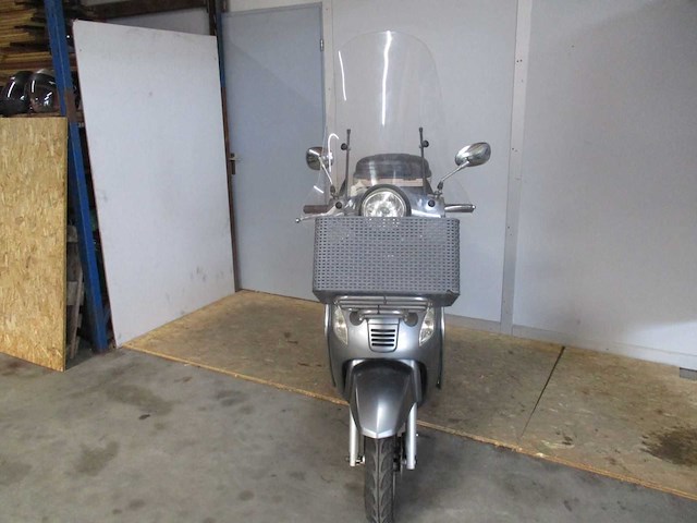 Luuko - snorscooter - roman riva - scooter - afbeelding 1 van  2